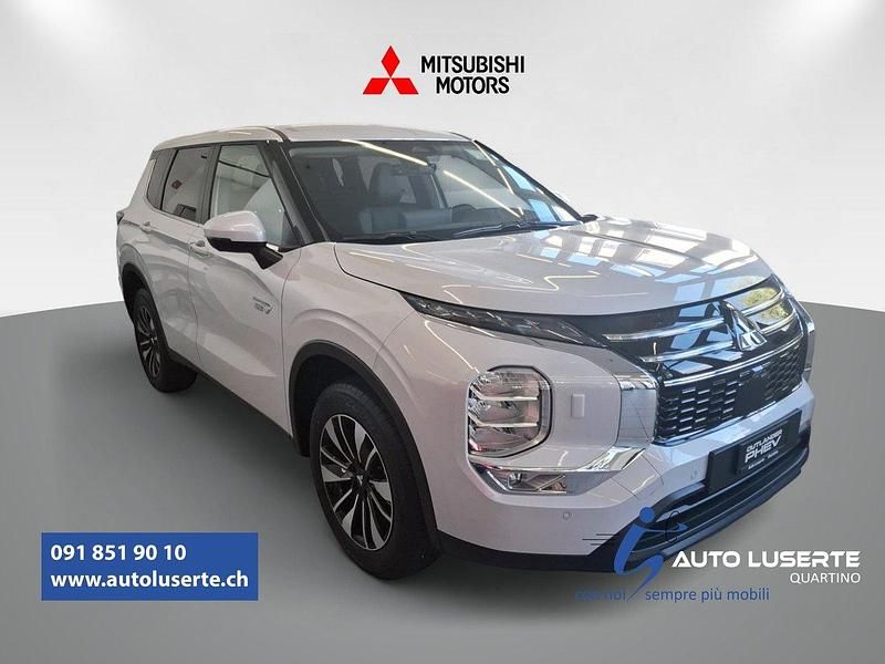 Neu Mitsubishi Outlander P-HEV Invite 306 PS (225 kW) 2025 SUV