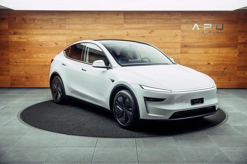 Gebraucht 2025 Tesla Model Y SUV | CHF 46’800 (Teuer) - Bild 1/4