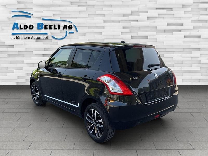 Gebraucht Suzuki Swift 90 PS (66 kW) 2015 Schwarz Kleinwagen
