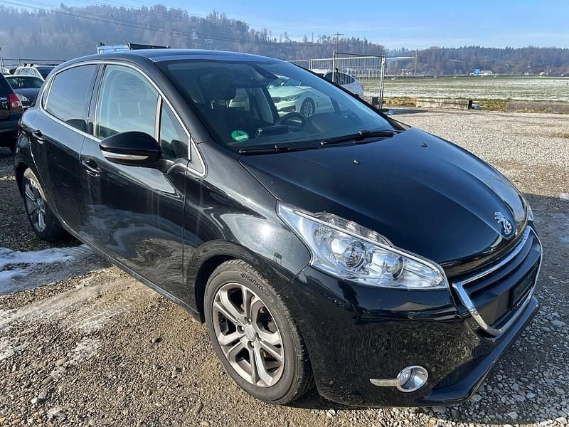 Gebraucht Peugeot 208 Allure 120 PS (88 kW) 2014 Kleinwagen