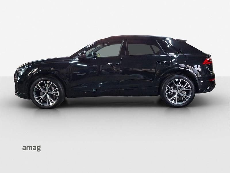 Gebraucht Audi Q8 Ambiente 394 PS (289 kW) 2024 Mythosschwarz metallic SUV