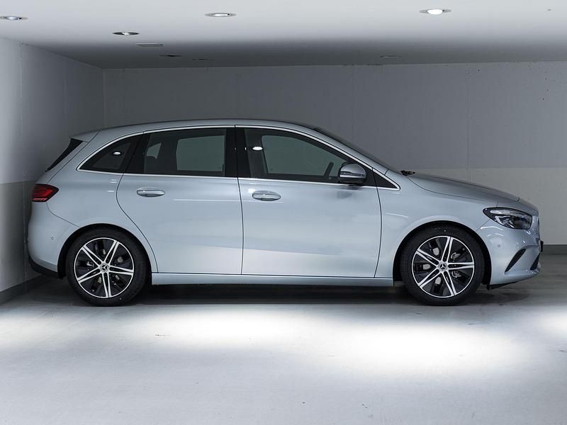 Neu Mercedes B200 174 PS (127 kW) 2025 Van / Kleinbus