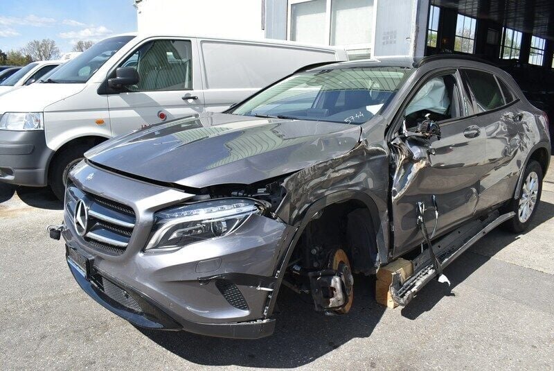 Gebraucht Mercedes GLA250 211 PS (155 kW) 2016 SUV