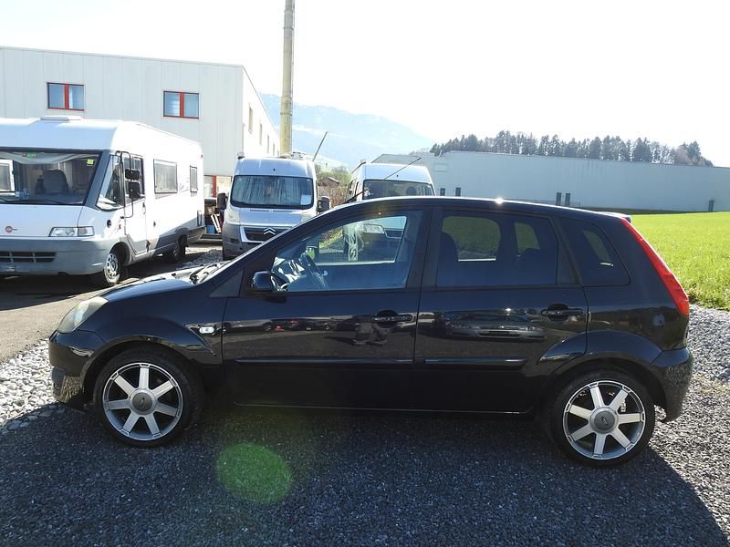 Gebraucht Ford Fiesta Ambiente 80 PS (58 kW) 2008 Kleinwagen