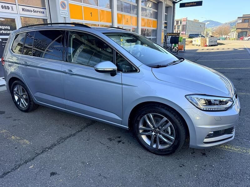 Gebraucht VW Touran Comfortline 150 PS (110 kW) 2024 Van / Kleinbus