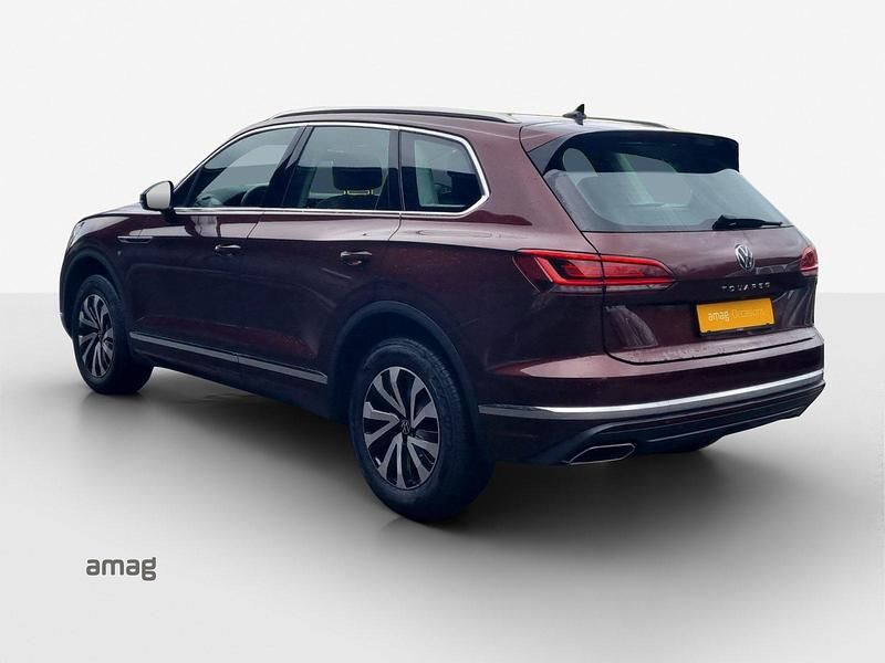 Gebraucht VW Touareg Elegance 340 PS (250 kW) 2021 Malbec red metallic SUV