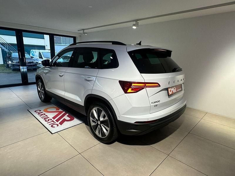 Weiss Gebraucht 2023 Skoda Karoq Style SUV | CHF 31’890 (Fairer Preis) - Bild 1/4