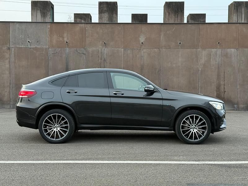 Gebraucht Mercedes GLC300 AMG line 320 PS (235 kW) 2021 Coupé