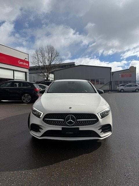 Gebraucht Mercedes A200 AMG line 163 PS (119 kW) 2021