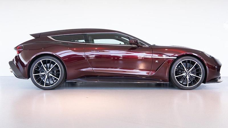 Gebraucht Aston Martin Vanquish 603 PS (443 kW) 2019 Rot Coupé