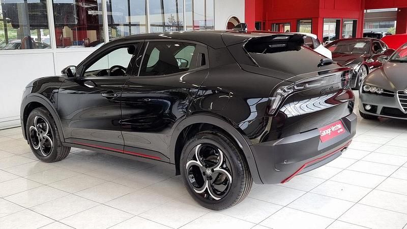 Neu Alfa Romeo Junior Edizione Speciale 145 PS (106 kW) 2025 SUV