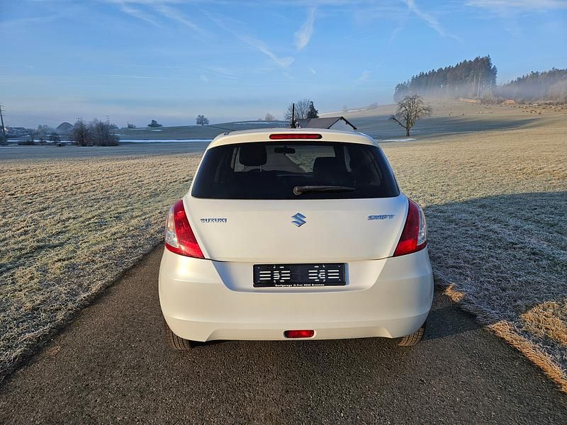 Gebraucht Suzuki Swift 94 PS (69 kW) 2014 Weiss Limousine