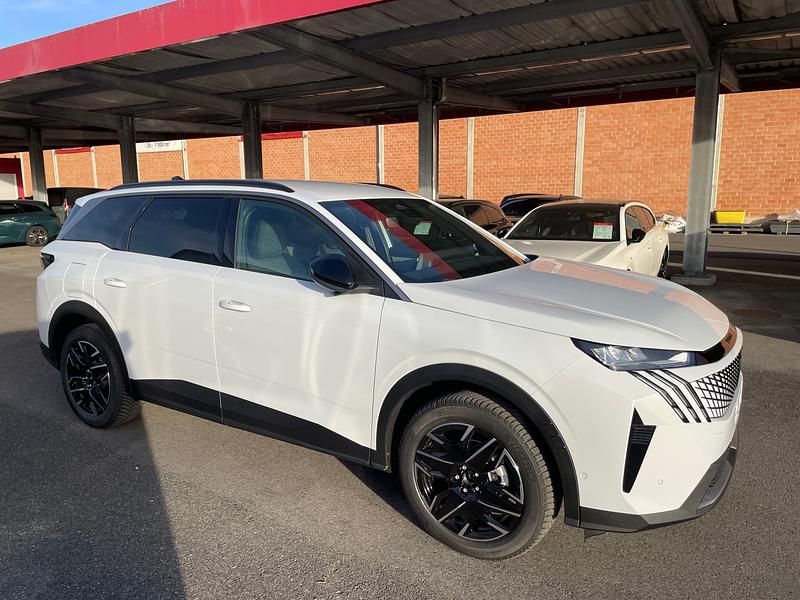 Neu Peugeot 5008 Allure Premium 136 PS (100 kW) 2025 Van / Kleinbus