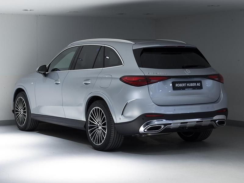 Gebraucht Mercedes GLC300e 335 PS (246 kW) 2025