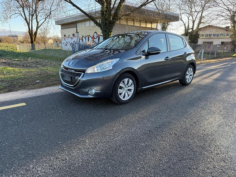 Gebraucht Peugeot 208 Active 95 PS (69 kW) 2013 Kleinwagen