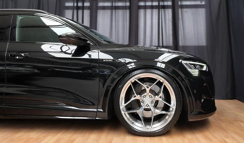 Gebraucht Audi e-tron 369 kW (503 PS) 2021 SUV