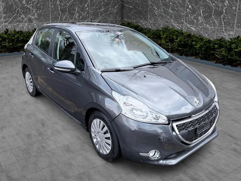 Gebraucht Peugeot 208 Active 95 PS (69 kW) 2012 Kleinwagen