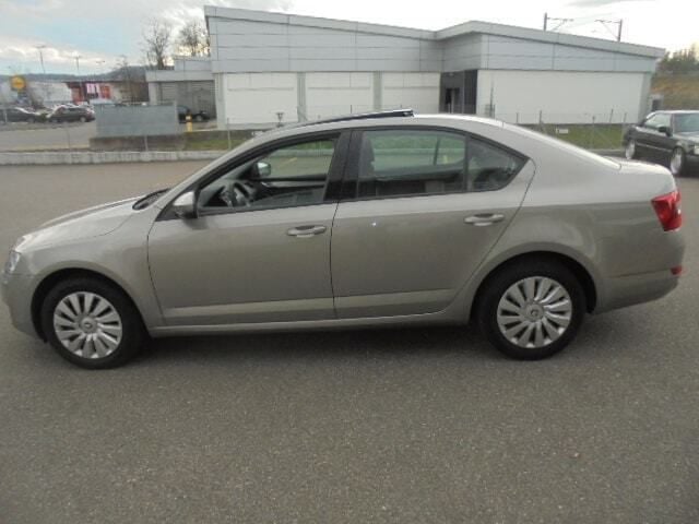 Gebraucht Skoda Octavia Ambition 105 PS (77 kW) 2014 Kleinwagen