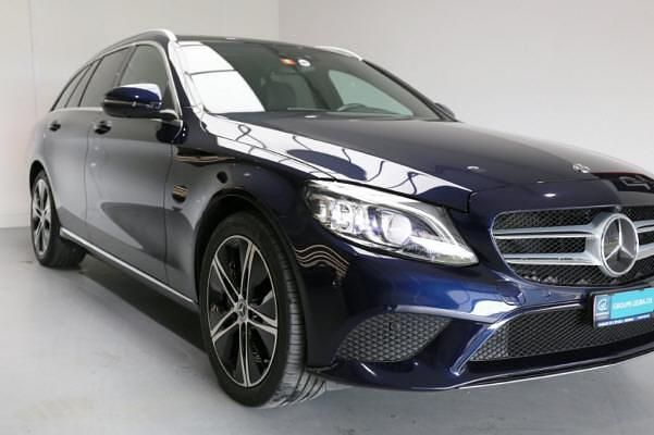 Gebraucht Mercedes C220 194 PS (142 kW) 2018 Blau Kombi