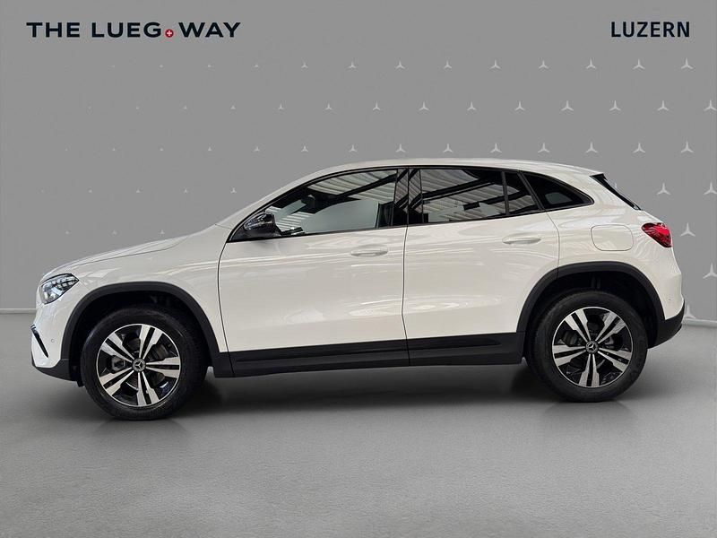 Neu Mercedes GLA200 Night 163 PS (119 kW) 2025 Weiss SUV