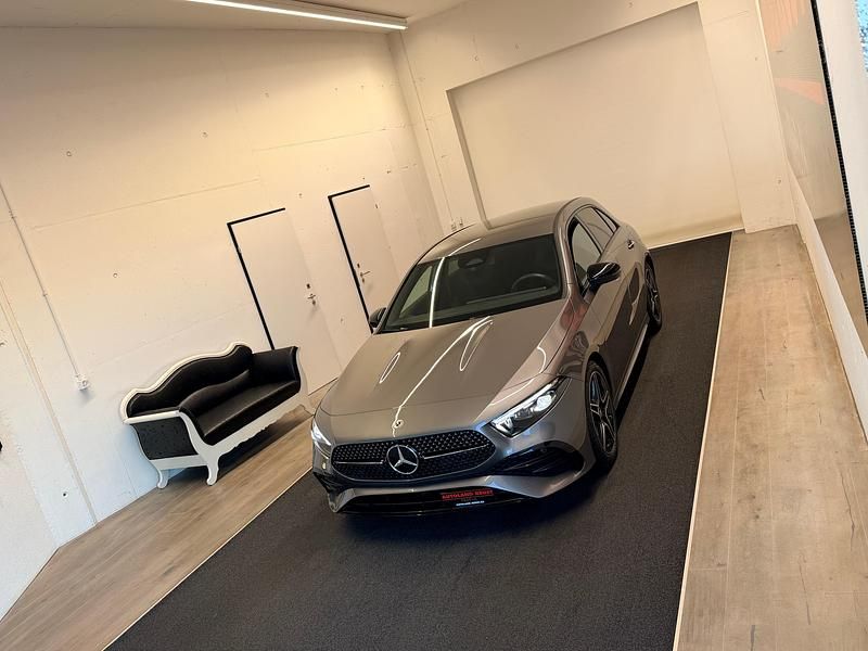 Gebraucht Mercedes A200 AMG line 163 PS (119 kW) 2024 Limousine