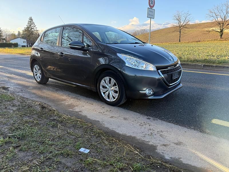 Gebraucht Peugeot 208 Active 95 PS (69 kW) 2013 Kleinwagen