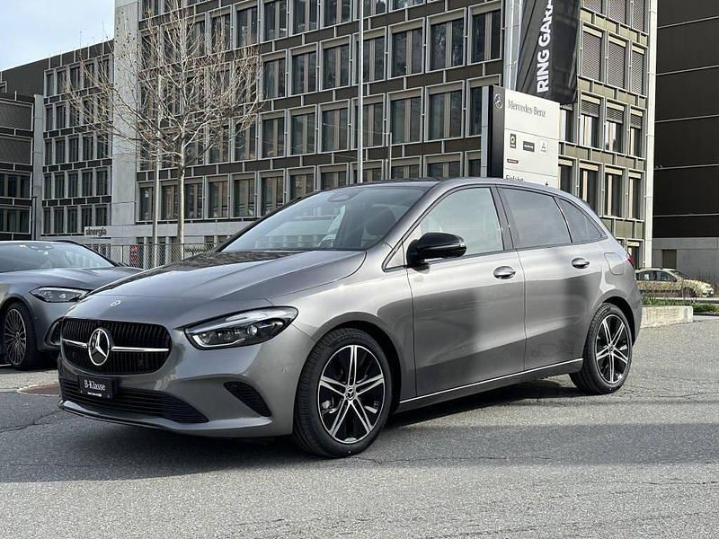 Gebraucht Mercedes B220 Progressive 204 PS (150 kW) 2024 Van / Kleinbus