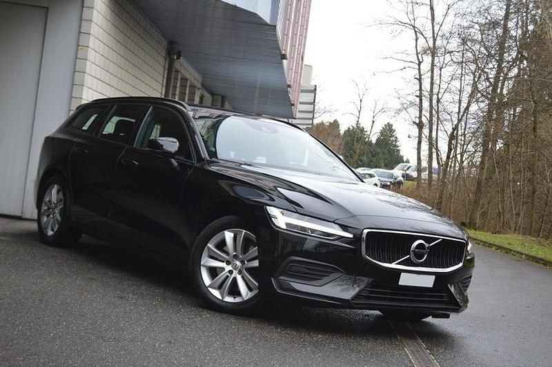 Gebraucht Volvo V60 Momentum 163 PS (119 kW) 2021 Kombi