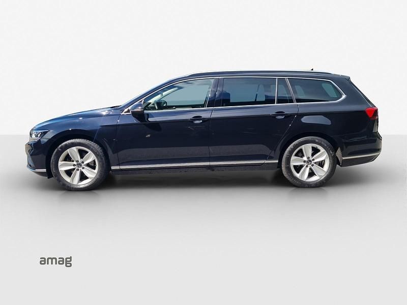 Gebraucht VW Passat Elegance 200 PS (147 kW) 2024 Deepblack perleffekt Kombi