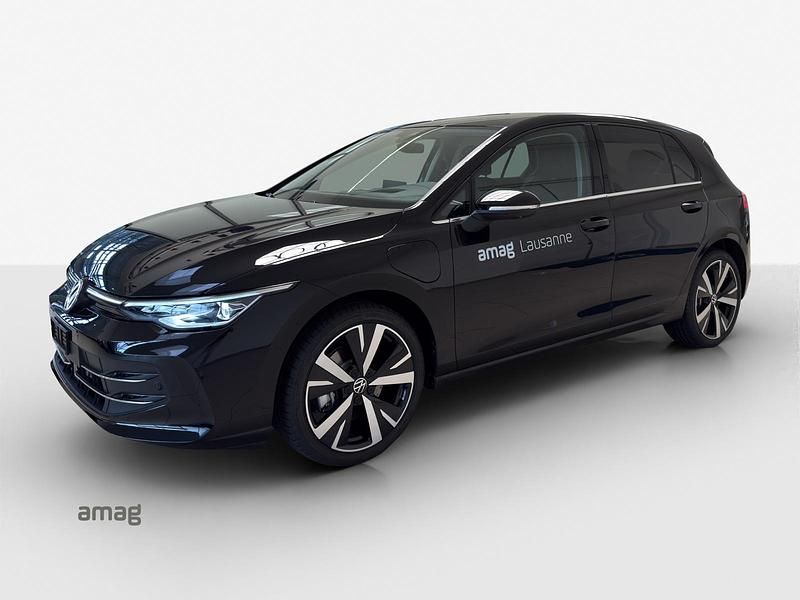 Grenadill black métallisée Gebraucht 2025 VW Golf VIII Style Limousine | CHF 37’900 - Bild 1/4