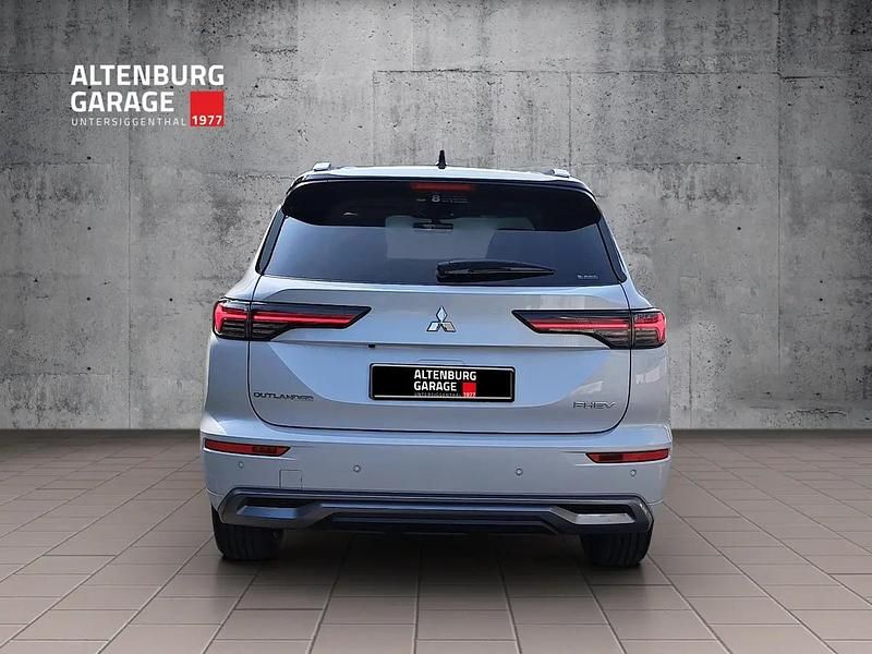 Neu Mitsubishi Outlander P-HEV Instyle 306 PS (225 kW) 2025 Weiss