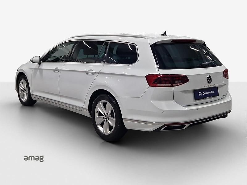 Gebraucht VW Passat Elegance 200 PS (147 kW) 2023 Gletscherweiss metallic Kombi