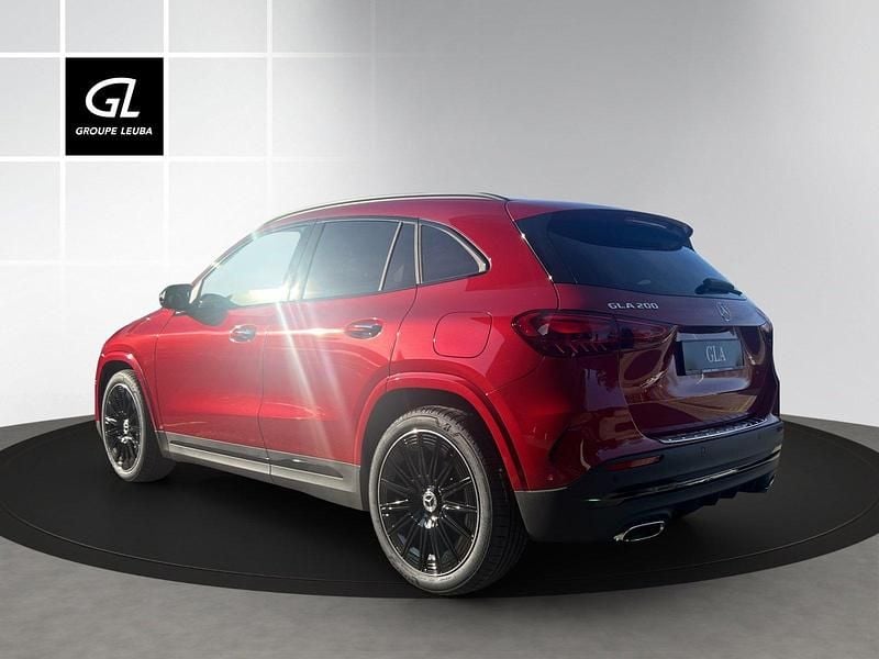 Neu Mercedes GLA200 Night 163 PS (119 kW) 2026 Rot SUV