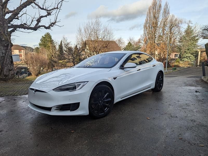 Gebraucht 2016 Tesla Model S Kleinwagen | CHF 18’500 (Fairer Preis) - Bild 1/4