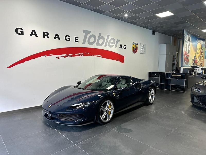 Gebraucht Ferrari 296 830 PS (610 kW) 2024 Blau Cabrio