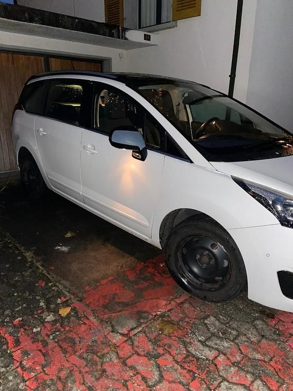 Gebraucht 2016 Peugeot 5008 Allure Van / Kleinbus | CHF 5’520 - Bild 1/4