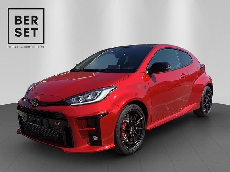 Rot Gebraucht 2024 Toyota Yaris Sport Limousine | CHF 37’900 (Guter Preis) - Bild 1/4