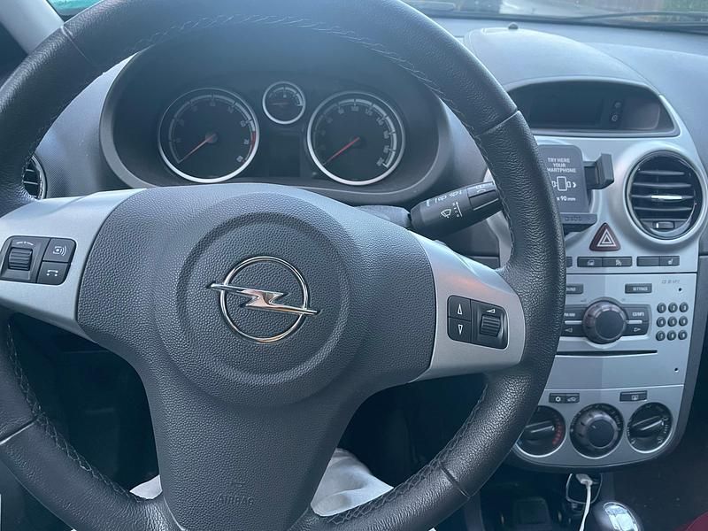 Gebraucht Opel Corsa Enjoy 100 PS (73 kW) 2011 Kleinwagen