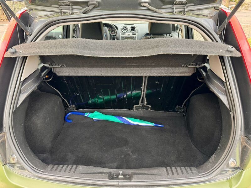 Gebraucht Ford Fiesta Ghia 101 PS (74 kW) 2008 Kleinwagen