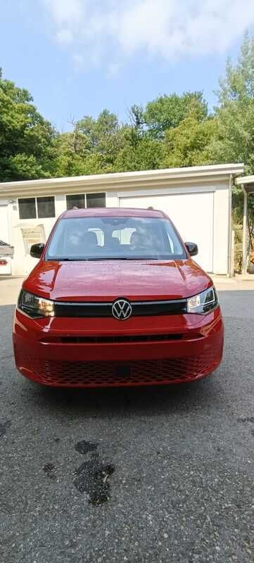 Neu VW Caddy 122 PS (89 kW) 2025 Rot Van / Kleinbus