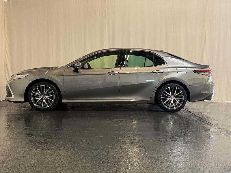 Gebraucht Toyota Camry Premium 218 PS (160 kW) 2024 Silber Limousine