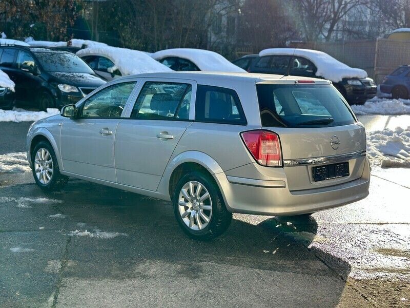 Gebraucht Opel Astra Enjoy 110 PS (80 kW) 2010