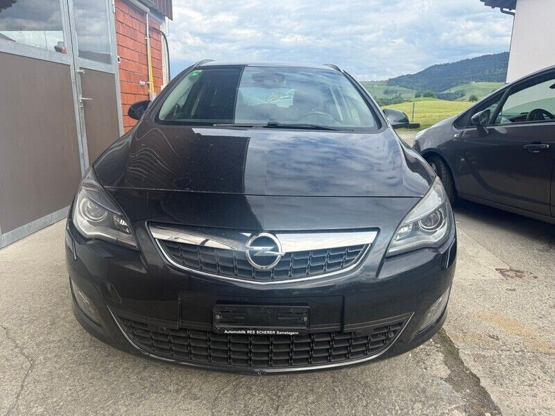 Gebraucht Opel Astra 180 PS (132 kW) 2012 Kombi