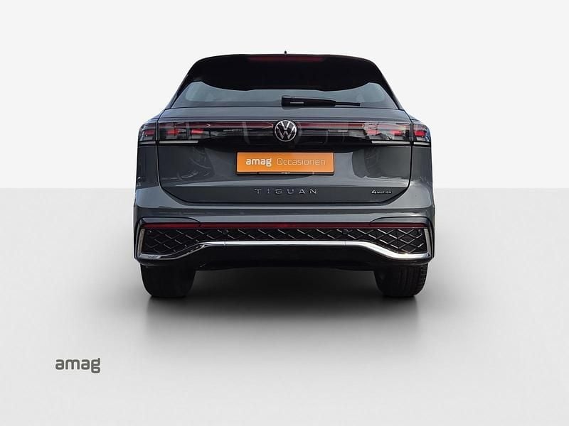 Gebraucht VW Tiguan R-line 193 PS (141 kW) 2024 Delfingrau metallic SUV