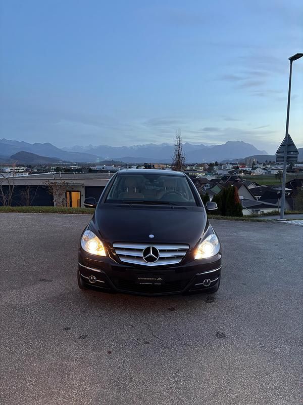 Gebraucht Mercedes B200 136 PS (100 kW) 2009 Van / Kleinbus