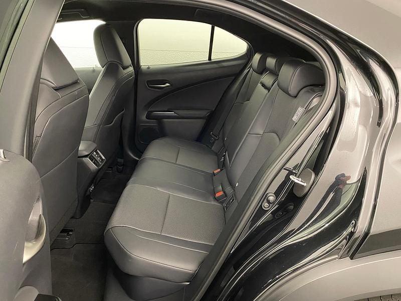 Gebraucht Lexus UX 250h 184 PS (135 kW) 2023 Schwarz SUV