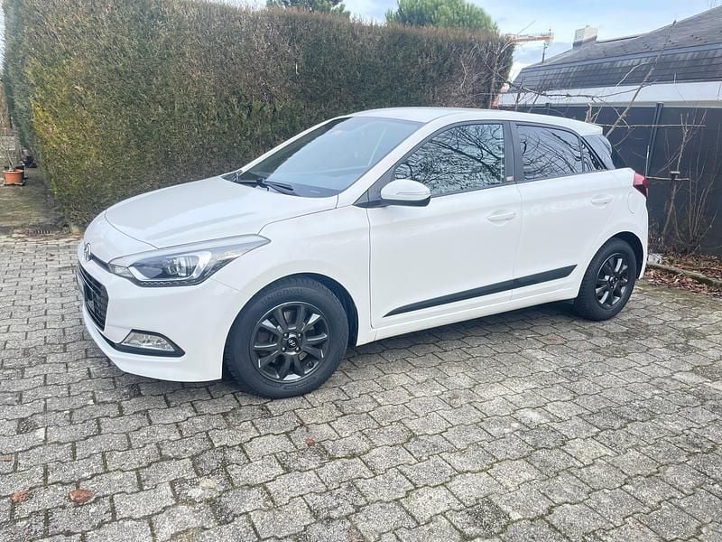 Gebraucht Hyundai i20 GO! 100 PS (73 kW) 2017