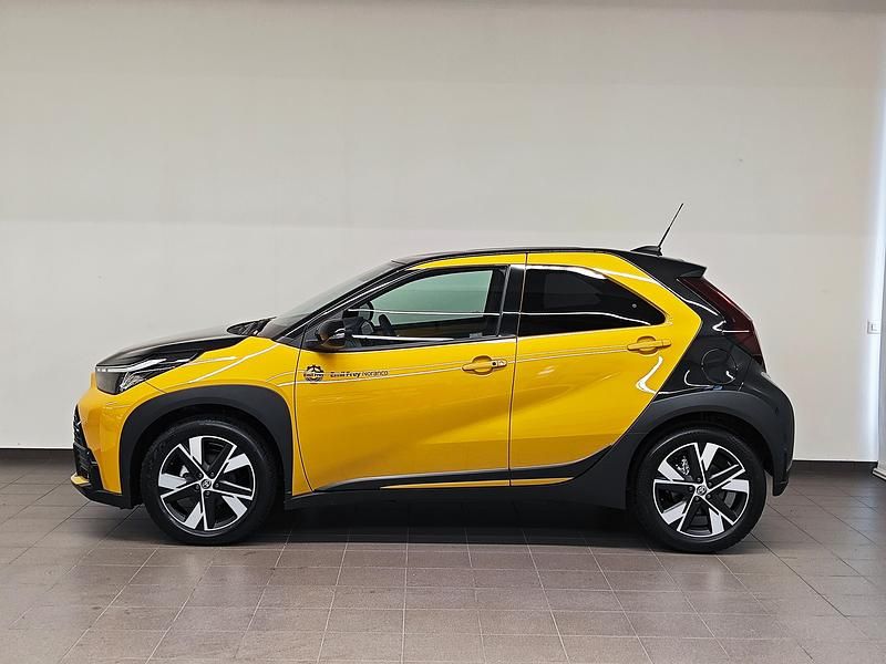 Neu Toyota Aygo X Sport 116 PS (85 kW) 2025 Gelb SUV