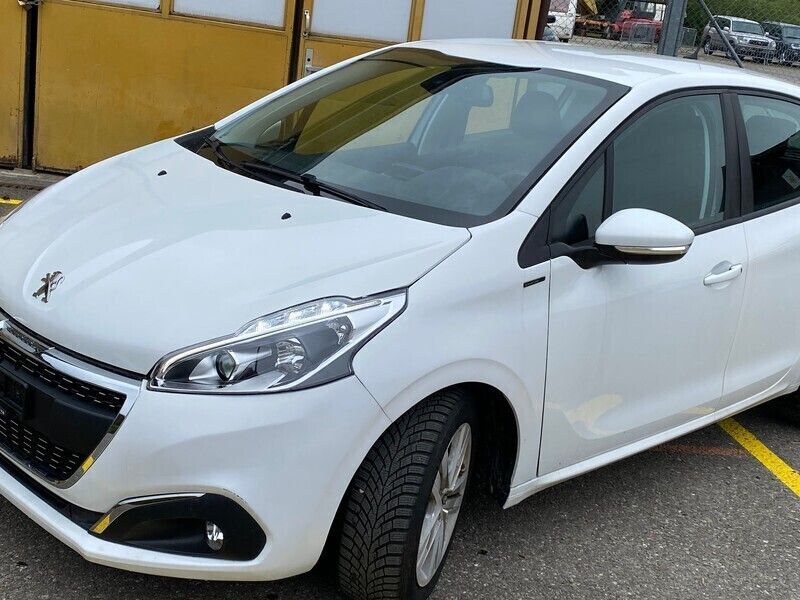 Gebraucht Peugeot 208 Signature Sky 82 PS (60 kW) 2018 Kleinwagen