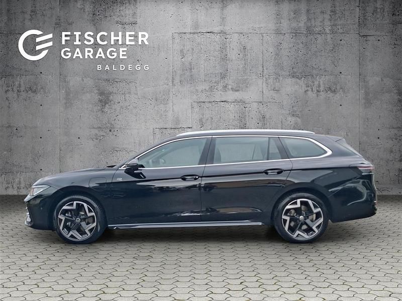 Gebraucht VW Passat R-line 272 PS (200 kW) 2024 Kombi
